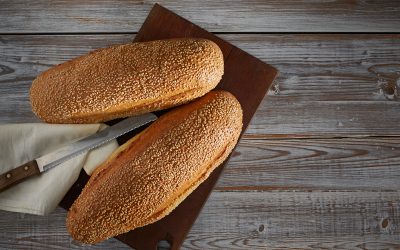 Νησιώτικο σιμιγδαλένιο ψωμί με πετιμέζι
