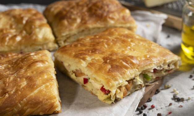 Νέα χωριάτικη φυλλωτή κοτόπιτα από την οικογένεια ΠΟΡΤΟΚΑΛΙΔΗ!