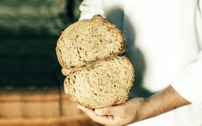 Ψωμί από Βιολογικό Χαρουπάλευρο με Σπόρους Εμποτισμένους σε Ρακή