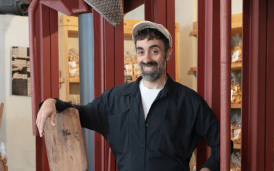 Παύλος Κορωναίος: Αρτοποιείο «Καραβάς»: 20 χρόνια πίστης στον τόπο, στην τόλμη και στο παξιμάδι!